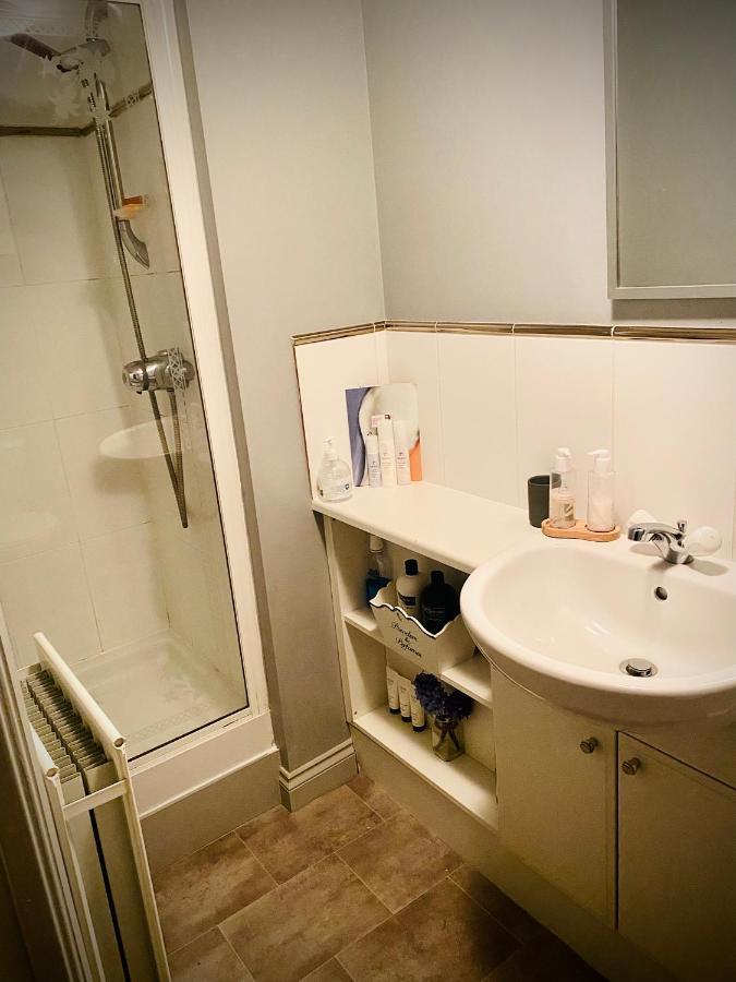 Modern Ground Floor Apartment With Free Parking Very Near Centre 리펀 외부 사진