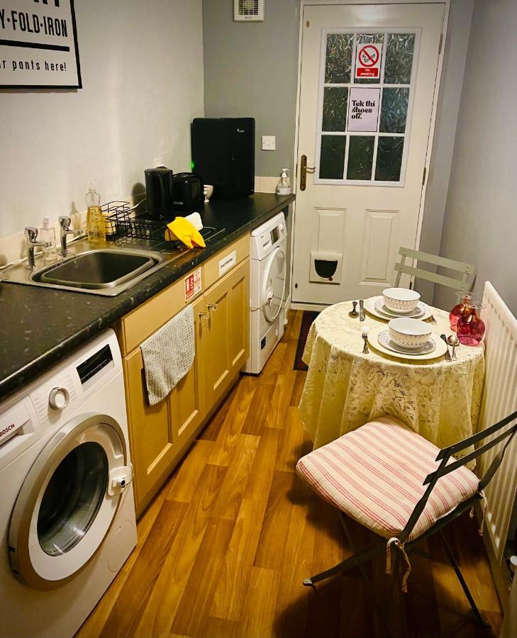 Modern Ground Floor Apartment With Free Parking Very Near Centre 리펀 외부 사진